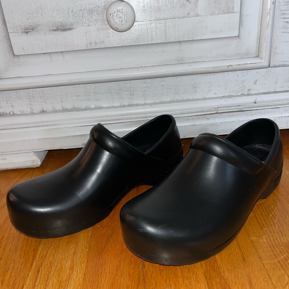 Women’s  Size 5 Nursing Scrub Shoes